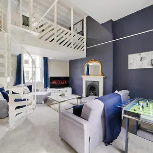 The Unique Gem Of - Rooftop Terrace Bath